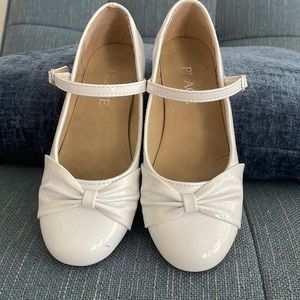 COPY - Size 12 White patent, leather girl heels. In excellent condition only wo…